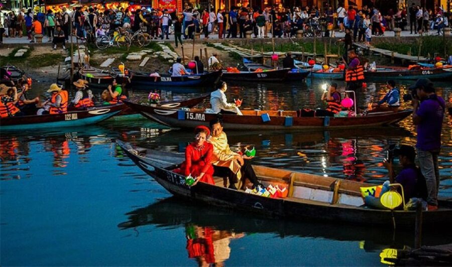 Hoi An : Night Boat Trip and Floating Lantern on Hoai River - What to pack for a night river moment in Hoi An