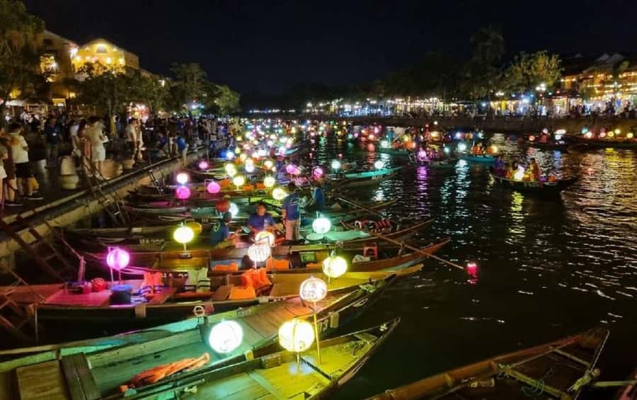 Hoi An : Night Boat Trip and Floating Lantern on Hoai River - Who this is best for, and who should skip it