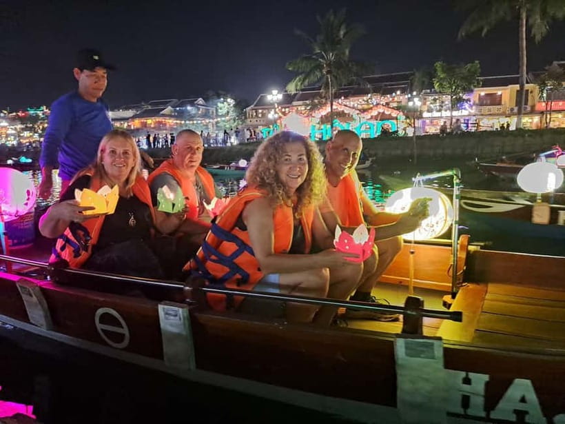 Hoi An Street Food, night market and lantern boat ride - Why this Hoi An street food and lantern boat combo works