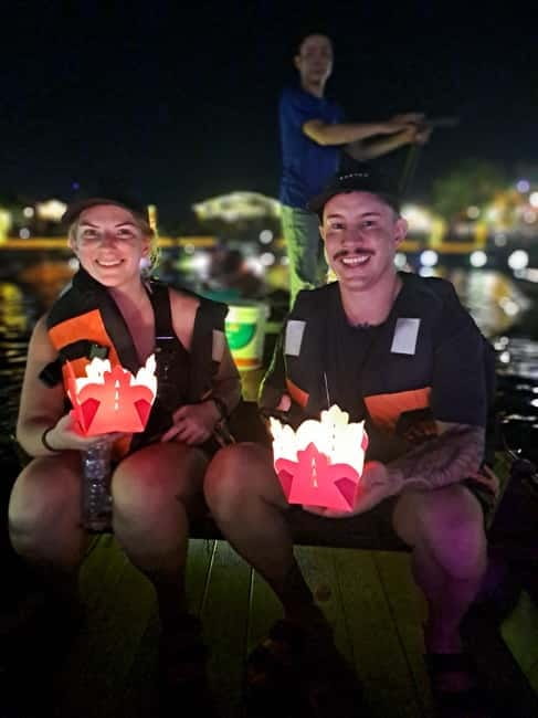 Hoi An Street Food, night market and lantern boat ride - What the guide brings to the experience