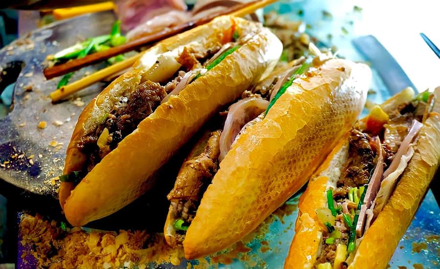 Hoi An Street Food Tour with Locals - What you’ll eat: Bánh mì to Bánh ít (and friends)