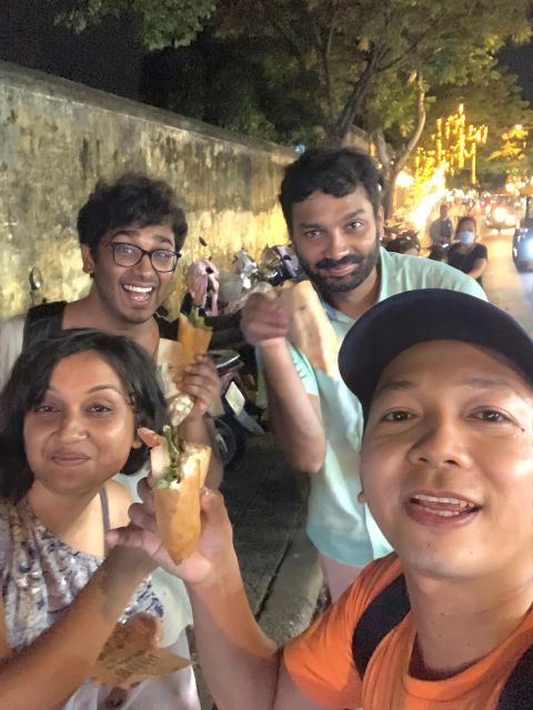 Hoi An Street Food Tour with Locals - The food market stop, and why it helps you eat smarter