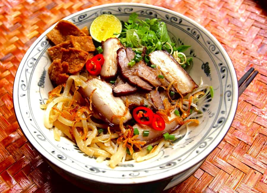 Hoi An Street Food Tour with Locals - The pacing feels local, not rushed