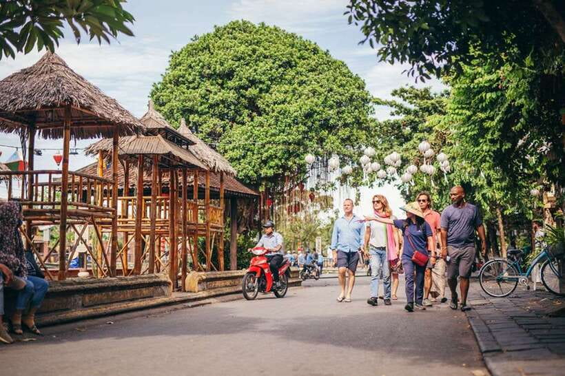 Hoi An: Sunset Food Tasting Tour - Old Town alleys and a favorite secret restaurant