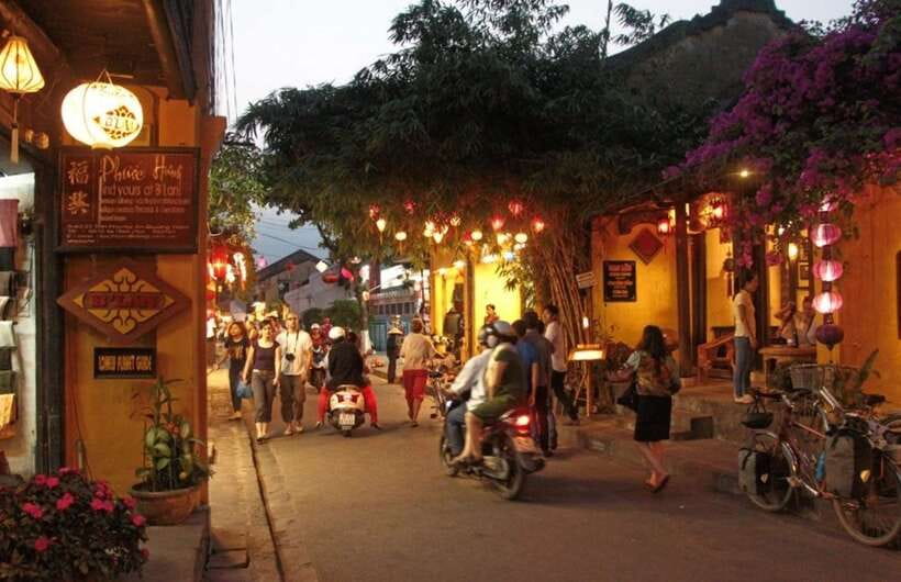 Hoi An: Sunset Food Tasting Tour - Sweet stops: Xi ma, banh beo, and dessert with local beer