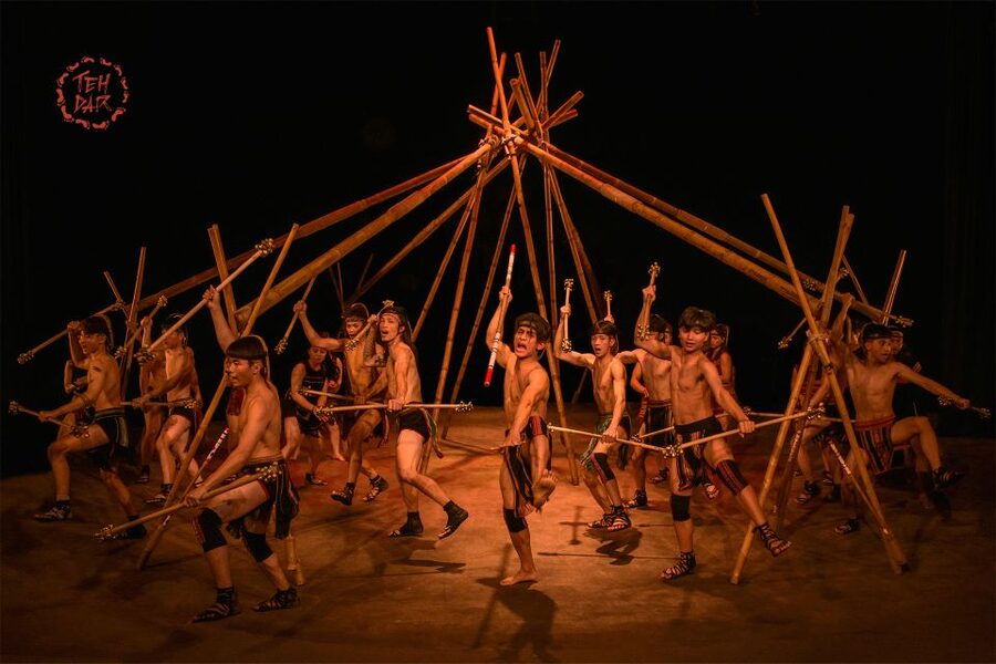 Hoi An: Teh Dar Vietnamese Bamboo Circus at Lune Center - Teh Dar at Hoi An Lune Center, the bamboo theatre effect