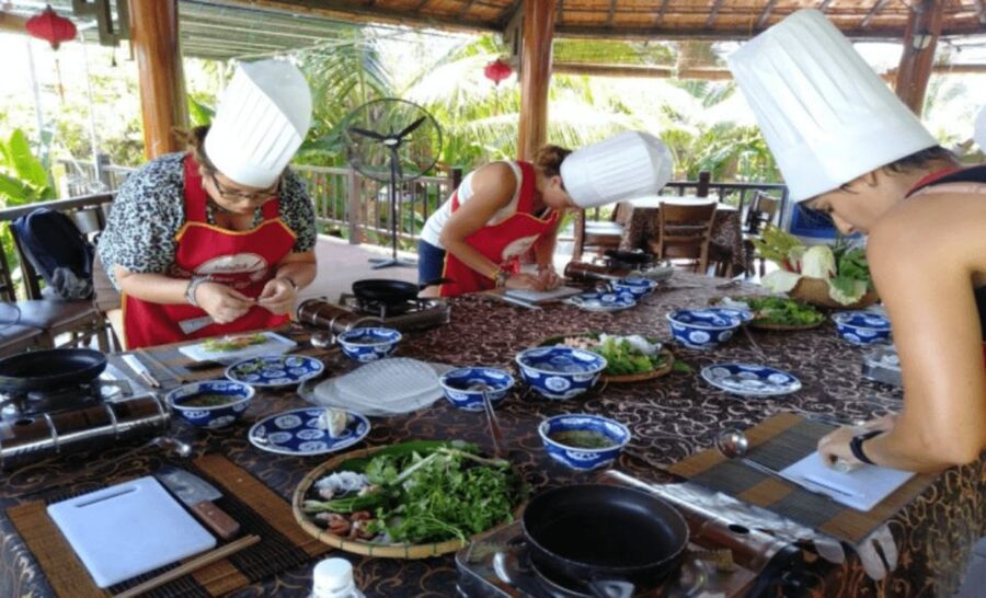Hoi An: Traditional Cooking Class & meal with Local Family - Daytime vs nighttime: how to pick 10:15, 16:15, or 18:00