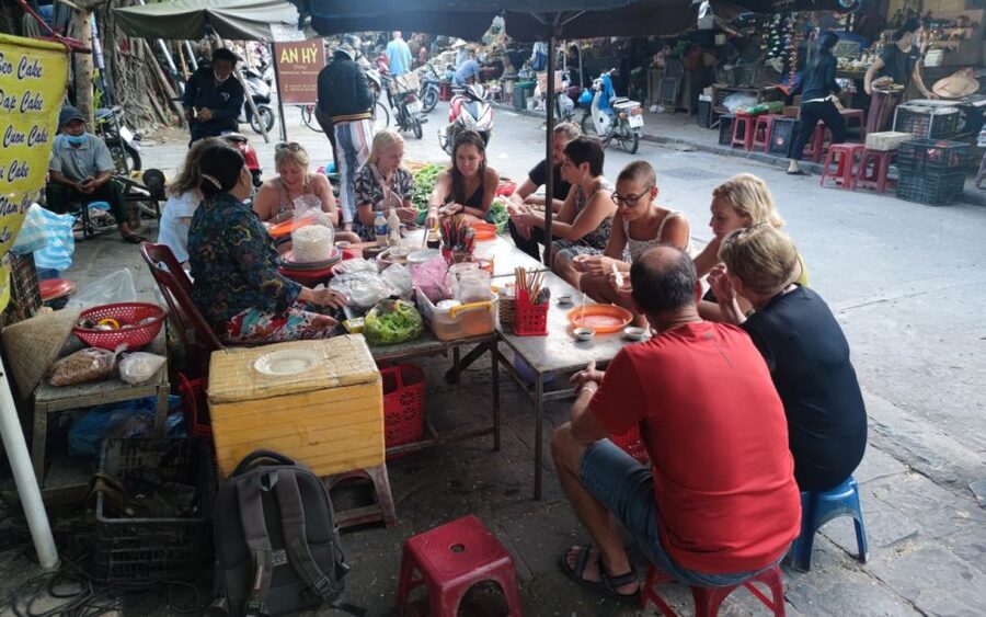 Hoi An Vegan Food Tour - Sweet Stops: Mango Cake, Smack Rice Cake, and Smoothie