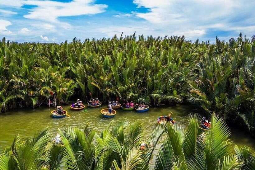 Hoi An Wet Rice Farming Tour-Basket Boat Tour Fishing-Lunch - Crabbing with bamboo poles, then releasing the catch