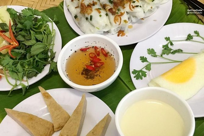[HOT] Hanoi Old Quarter Walking Street Food - Small Group Tour - Train Street add-on: the drink stop and why timing matters
