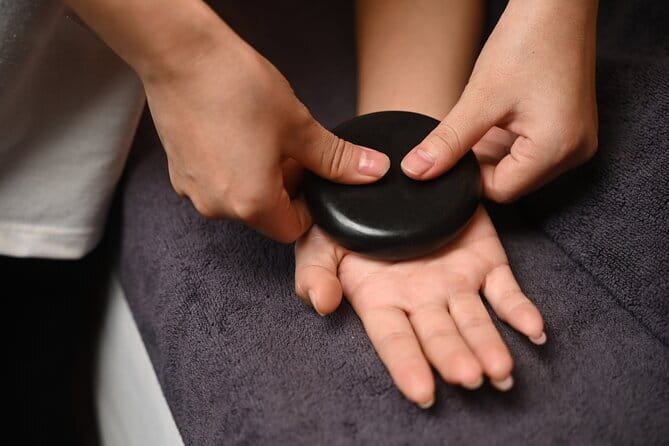 Hot Stone Massage For Full Body Blood Circulation At Da Nang - Why hot stone massage in Da Nang is such an easy after-sightseeing fix