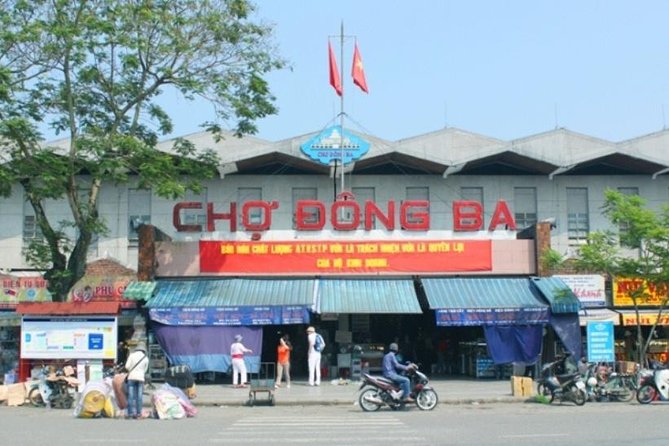 Hue city Deluxe Group Tour (Daily Tour-12 pax max) - My Home Lunch at Phu Mong Garden House: Food, Tea, and a Foot Soak
