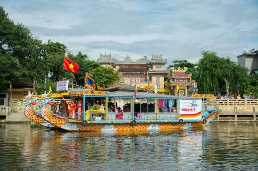 Hue : City Highlights Full Day Tour with Lunch - Conical Hat and incense-making village: the short culture stop