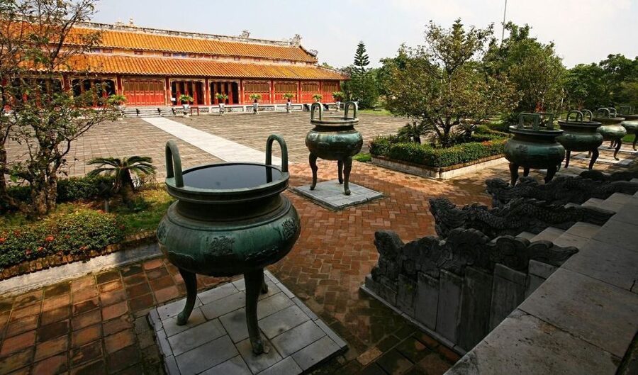 Hue Customizable Tour with Imperial Citadel & Forbidden City - Stepping through Đại Nội, then deeper palaces and pavilions