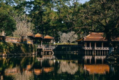 Exploring Royal City with Multi Options and Dragon Boat