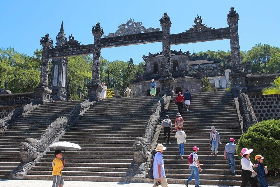 Hue: Hue Royal Tombs Tour Visit 3 Best Tombs & Pagoda - Private Car, English Speaking Driver, and How People Get the Most Out of It