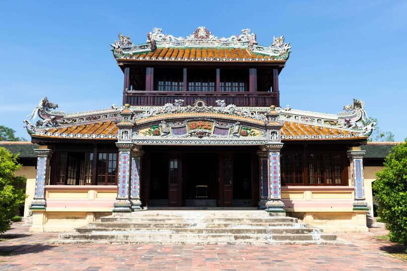 Hue: Hue Walking Tour to Imperial Citadel with Tour Guide - Cuu Than Cong meet-up, then straight into the royal story