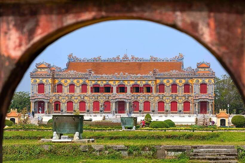 Hue: Hue Walking Tour to Imperial Citadel with Tour Guide - The Flag Tower and Ngo Mon Gate: power you can read in stone