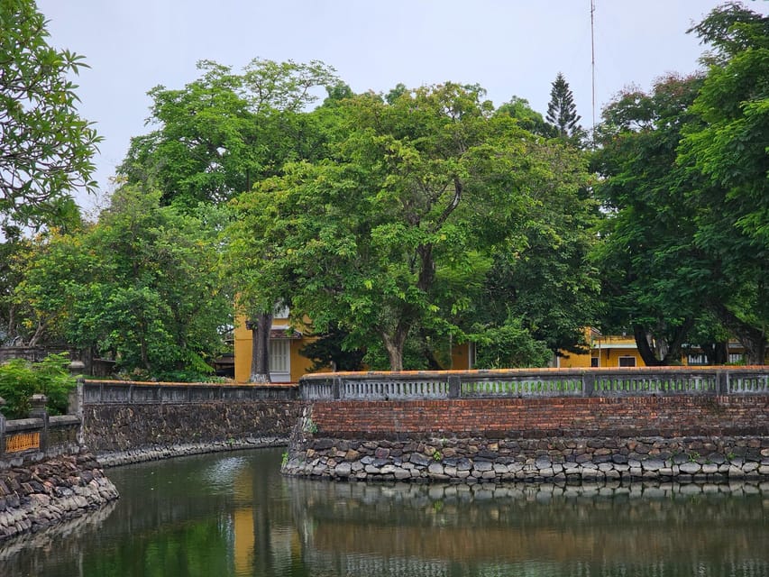 Hue: Imperial and Forbidden City Guided Tour - Duyet Thi Duong Royal Theater, then a thoughtful ending