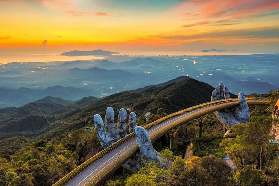 Hue: Private Car to/from Hoi An via Multi Attractions(1-Way) - The one-way private car plan, turned into a real sightseeing day