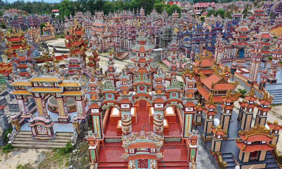 Hue: Private Car to/from Hoi An via Multi Attractions(1-Way) - Golden Bridge, Monkey Mountain, and Ghost City, if you want the big icons