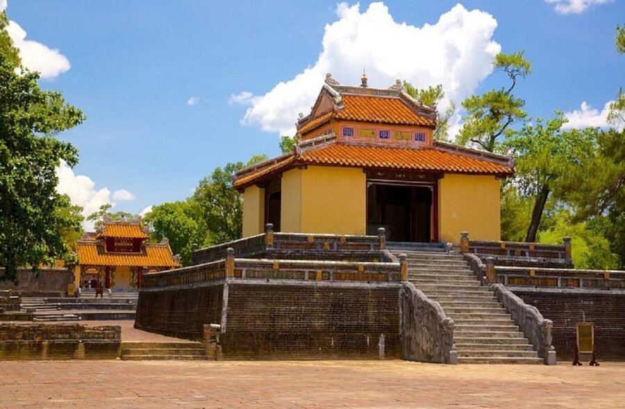 Hue: Private Dragon Boat, Pagoda, and Royal Tomb Tour - The guide experience in real terms: clear English, flexible timing, and good explanations