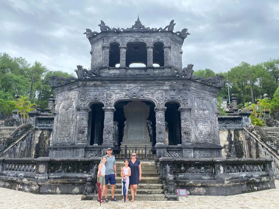 Hue: Private Guided Tour to Royal Tombs & Hue Imperial City - Dong Ba Market and Lunch: The Local Break That Keeps the Day Human
