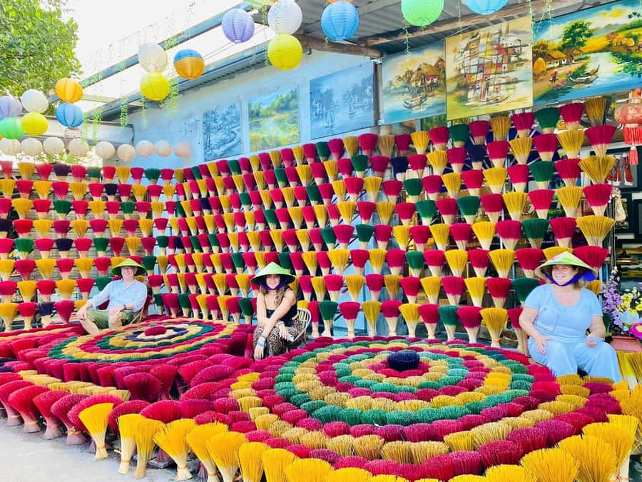 Hue: Private Guided Tour to Royal Tombs & Hue Imperial City - Thuy Xuan Incense-Making Village: Craft Time and Colorful Keepsakes