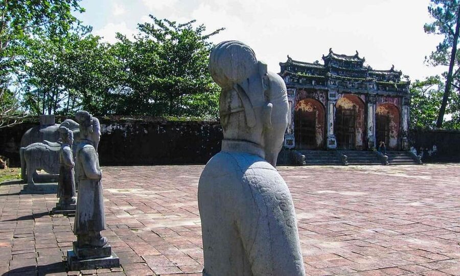 Hue : Royal Tombs- Thien Mu Pagoda- Dragon Boat Private Tour - Key things to know before you go