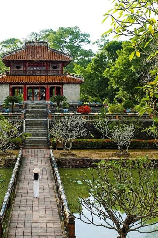 Hue : Royal Tombs- Thien Mu Pagoda- Dragon Boat Private Tour - The Staff Factor: English Support and Smooth Communication