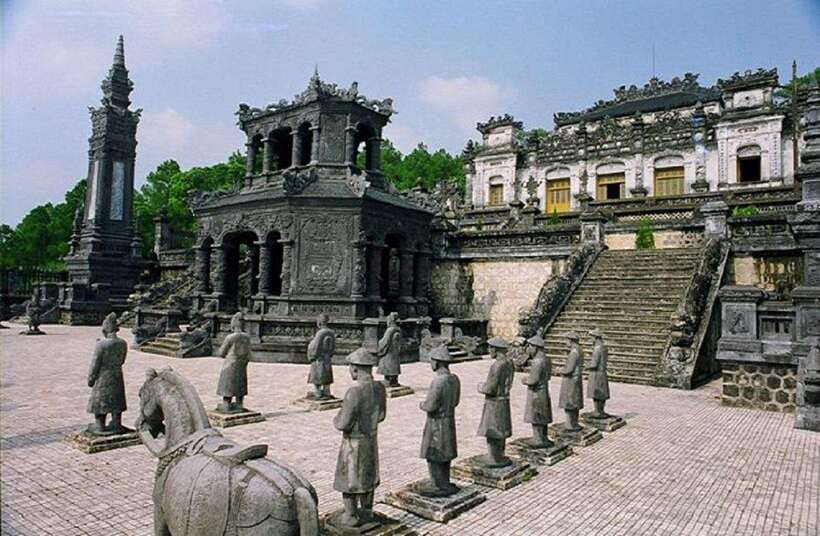 Hue Royal Tombs Tour: Visit Best Pagodas & Mausoleums - Tu Duc Tomb: Temple Above, Burial Below the Mood