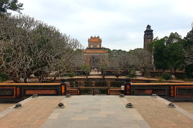 Hue’s Top Attractions by Car with Informative ES Driver - Why a private Hue car beats hopping between sites