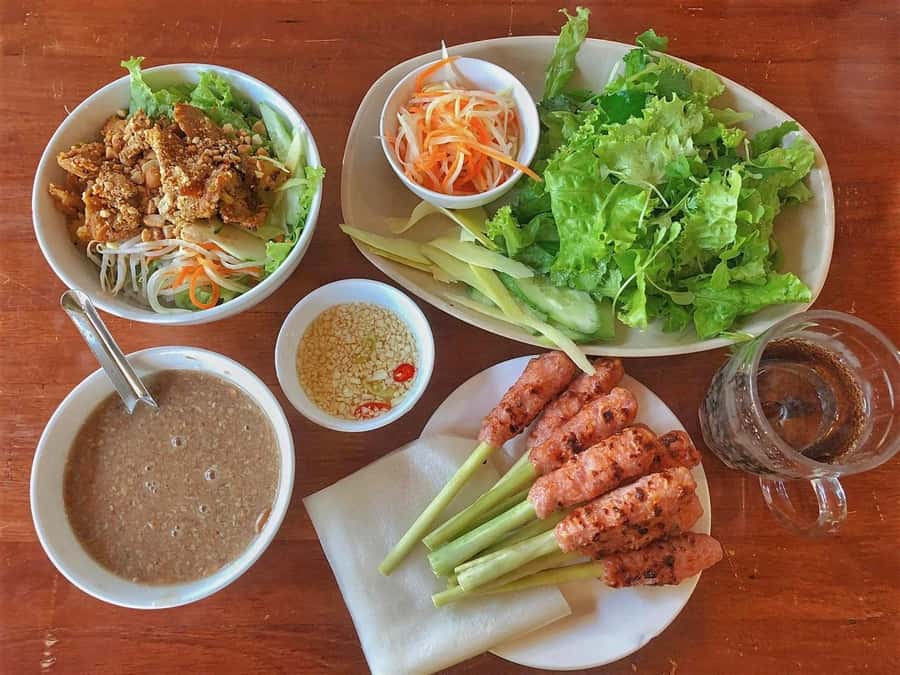 Hue Street Food Walking Tour with Local Dishes - Chè Huế: sweet soup with taro, beans, and coconut