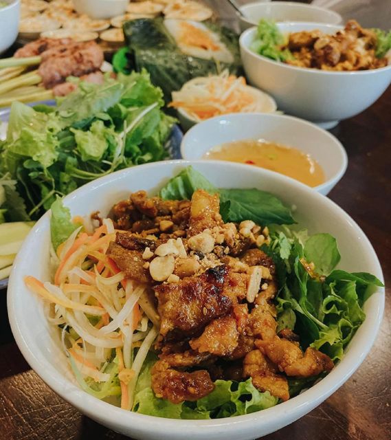 Hue Street Food Walking Tour with Local Dishes - Chè Cung Đình Huế: a royal-style sweet soup to end on a calm note