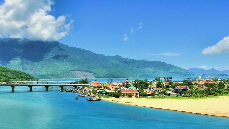 Hue to Hoi An by bus: Hai Van Pass, Lang Co, Marble mountain - Getting Started in Hue: The Time Coffee Meet Point