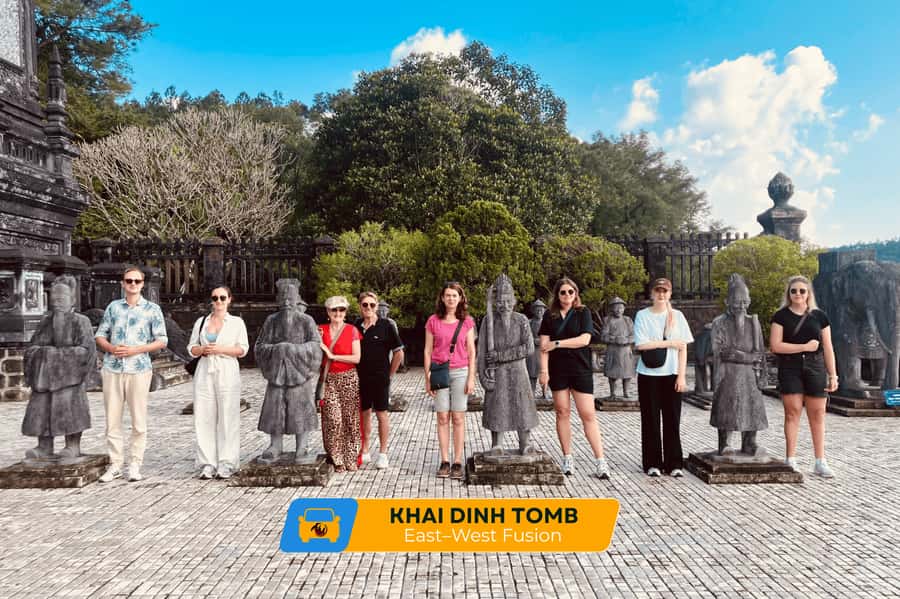 Imperial City, Hue: Day Tour from Hoi An and Da Nang - Lunch at a Hue Restaurant: Fuel for Pagoda Steps