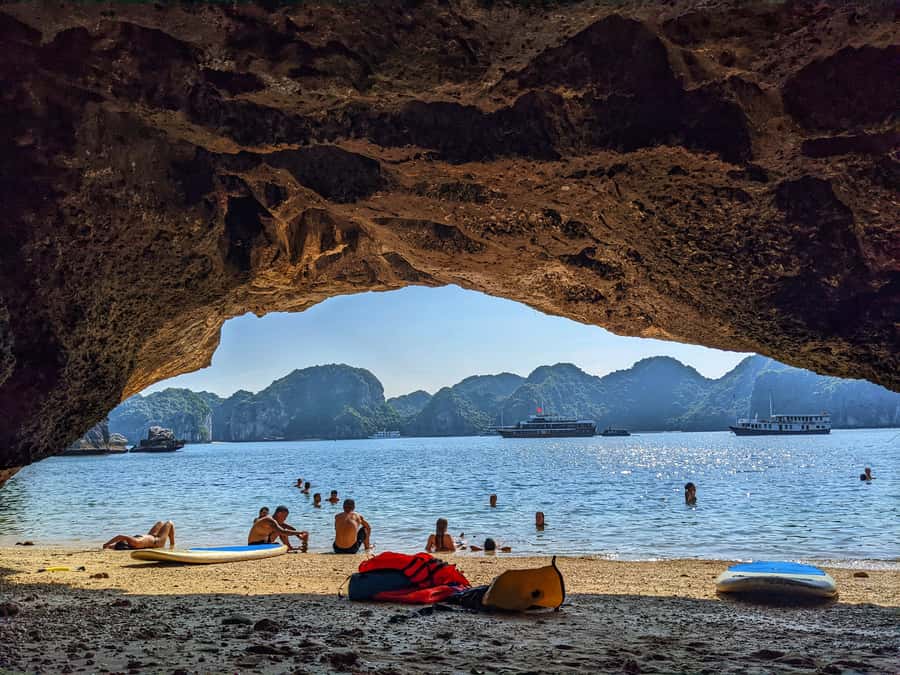 Lan Ha bay cruise and kayak (small group guaranteed) - Lan Ha Bay and Ha Long World Heritage, without the big-boat chaos