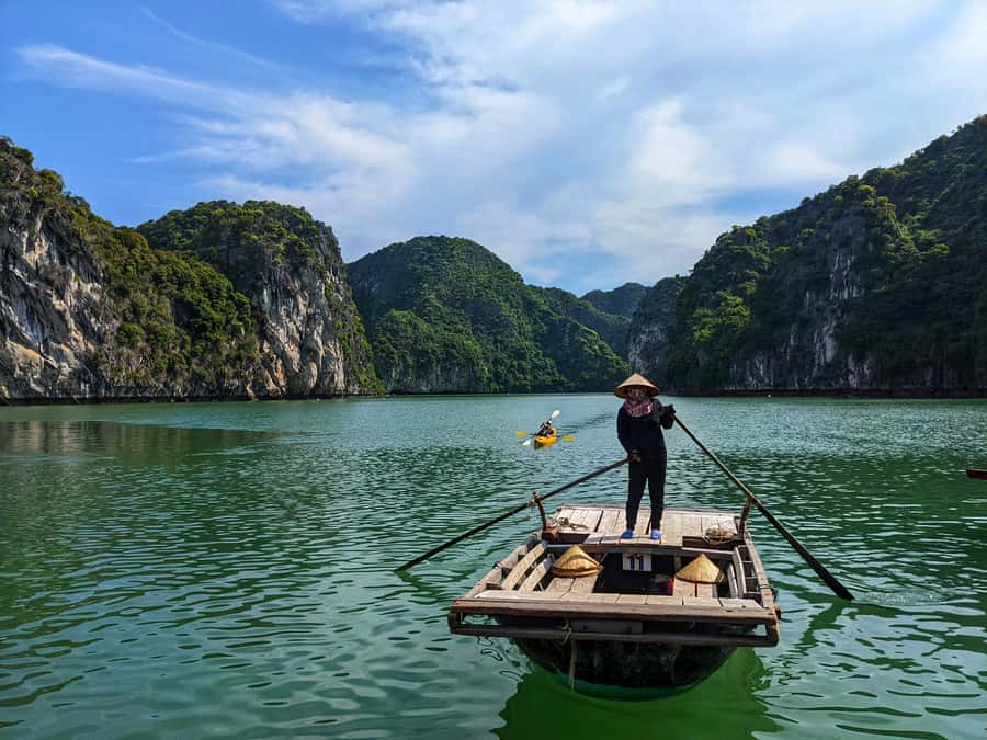 Lan Ha bay cruise and kayak (small group guaranteed) - Lunch at Ong Cam islet, then a southern Ha Long Bay cruise