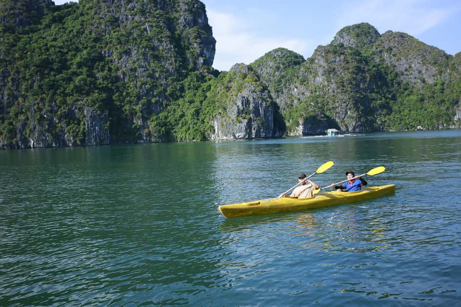 Lan Ha Bay - Kayaking 1 Day on cruise - The 8:00 Pickup and the Beo Pier Start