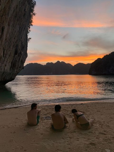 Lan Ha Bay: Sunset & Plankton Bioluminescent Night Kayaking - Anchoring in Lan Ha Bay and dinner on board or at a floating homestay