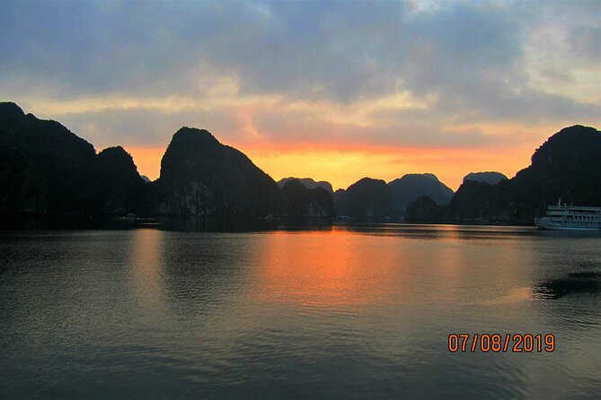 Lan Ha - Ha Long Bay - Dau Be island 2D/1N from Cat Ba in less touristy areas. - Day 2: Tien Ong Cave, Dau Be Island, and Ba Trai Dao Beach