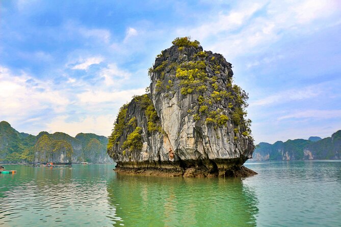 Lan Ha - Ha Long bay with local experts (small group guaranteed) - Ba Trai Dao Beach: quiet swimming and kayaking arches