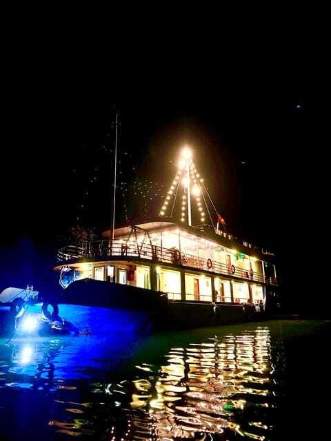 LanHa Bay : Kayaking at night see bioluminescent plankton - Should You Book This Lan Ha Bay Night Plankton Kayak?