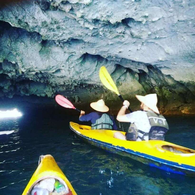 LanHa Bay : Kayaking at night see bioluminescent plankton - The Cai Beo Floating Village Stop, Before the Bay Gets Dramatic