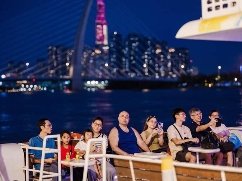 Lively Saigon River Sightseeing Cruise + Guided Walking Tour - Live music and the little extras that change the vibe