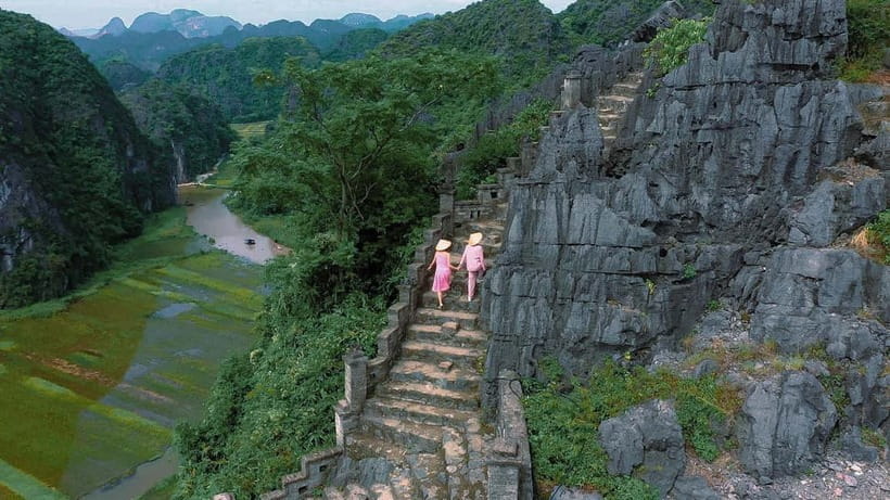 Luxury Limousine Tour: Hoa Lu, Trang An/Tam Coc & Mua Cave - Practical tips for comfortable shoes, photos, and temple rules