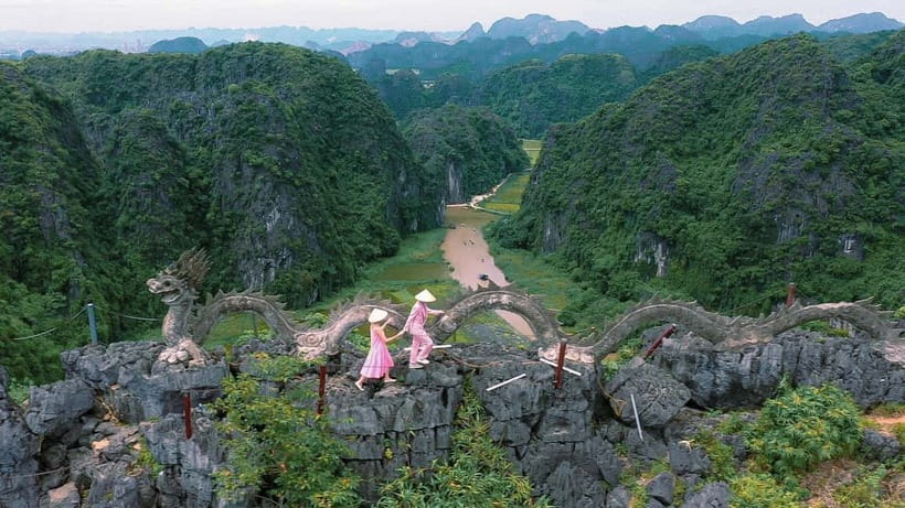 Luxury Limousine Tour: Hoa Lu, Trang An/Tam Coc & Mua Cave - A village bike break and Vietnamese lunch in Ninh Binh