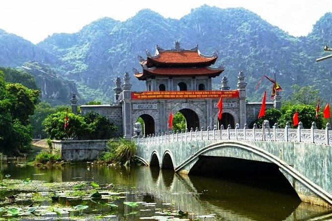 Luxury Ninh Binh: Hoa Lu - Mua Cave - Tam Coc Day Tour from Hanoi - Hoa Lu temples, Dinh and Le dynasties in an old Vietnam setting