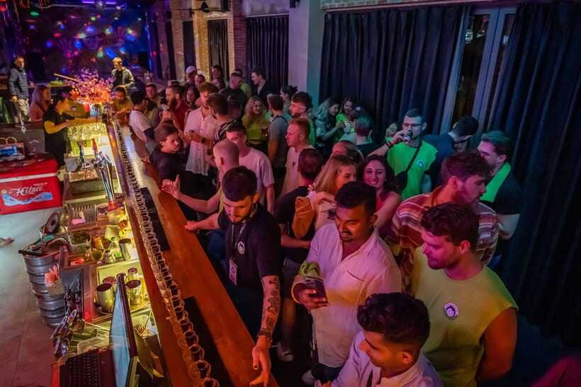 Mad Monkey Hoi An Pub Crawl-Free shot on arrival at each bar - Practical tips so you enjoy it instead of tolerating it