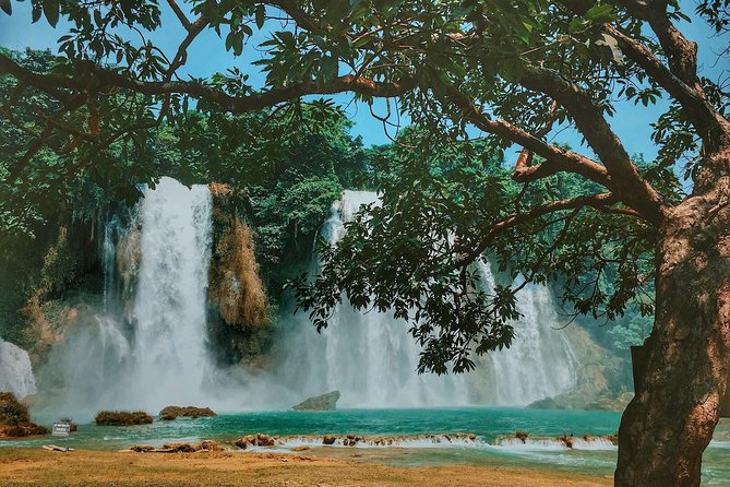 Majesty Of Untouched Northern Vietnam Tour 6 Days - Day 4, Ban Gioc Waterfall and Detian Falls on the Vietnam China Edge